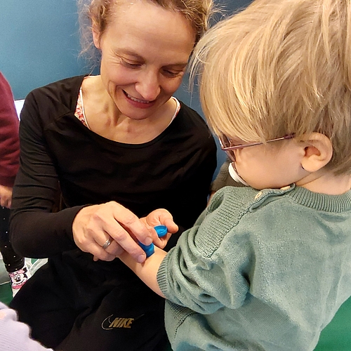 Als Abschlussritual erhalten alle Kinder einen Stempel